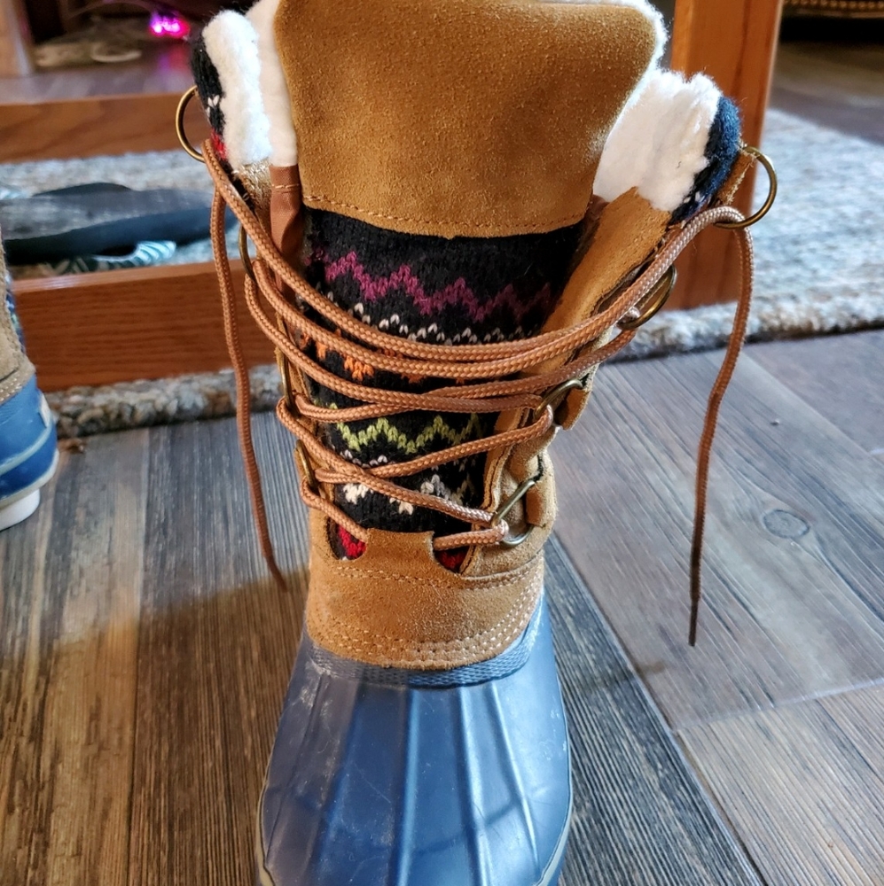 Snow boots